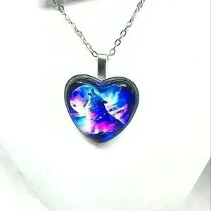 NWOT Cute Heart-shaped Wolf Pendant Neck